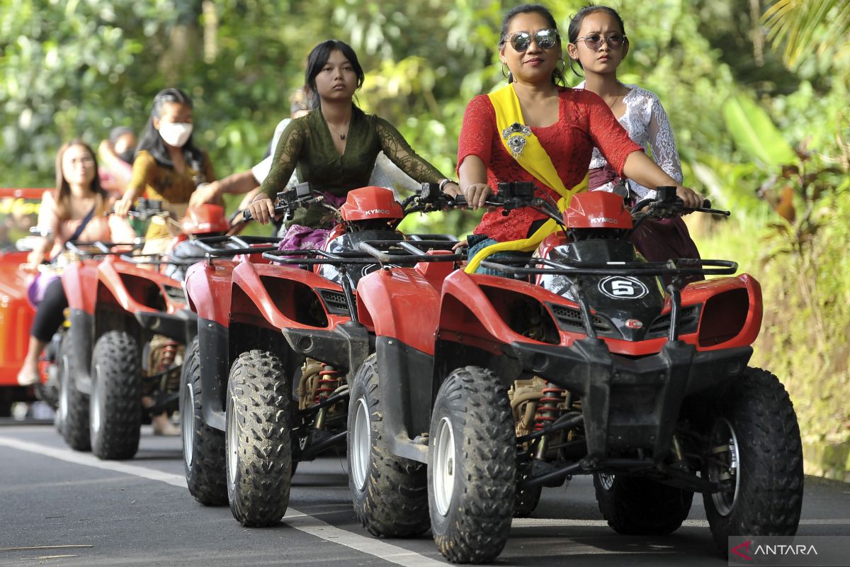 Parade 1.000 kebaya hiasi festival "Lengang Bali Pertiwi"