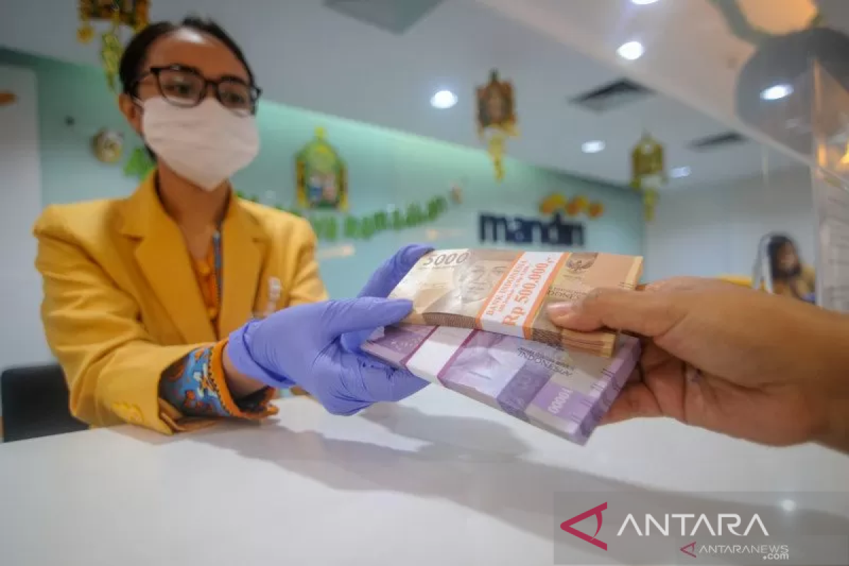 Pengamat: Pencabutan PPKM bonus perbankan hadapi potensi resesi 2023