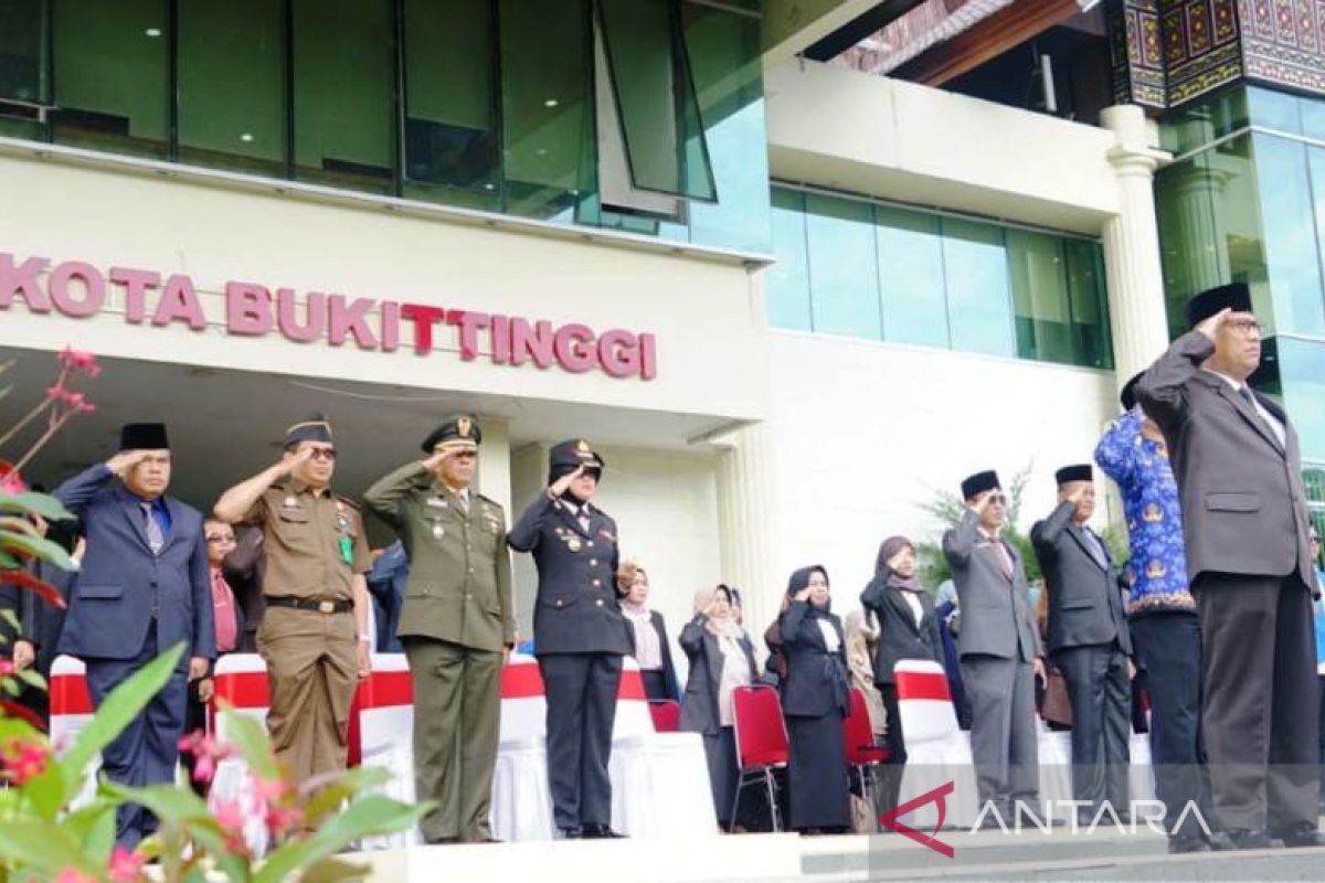 Pemkot Bukittinggi berikan penghargaan Pemuda Pelopor di Hari Sumpah Pemuda