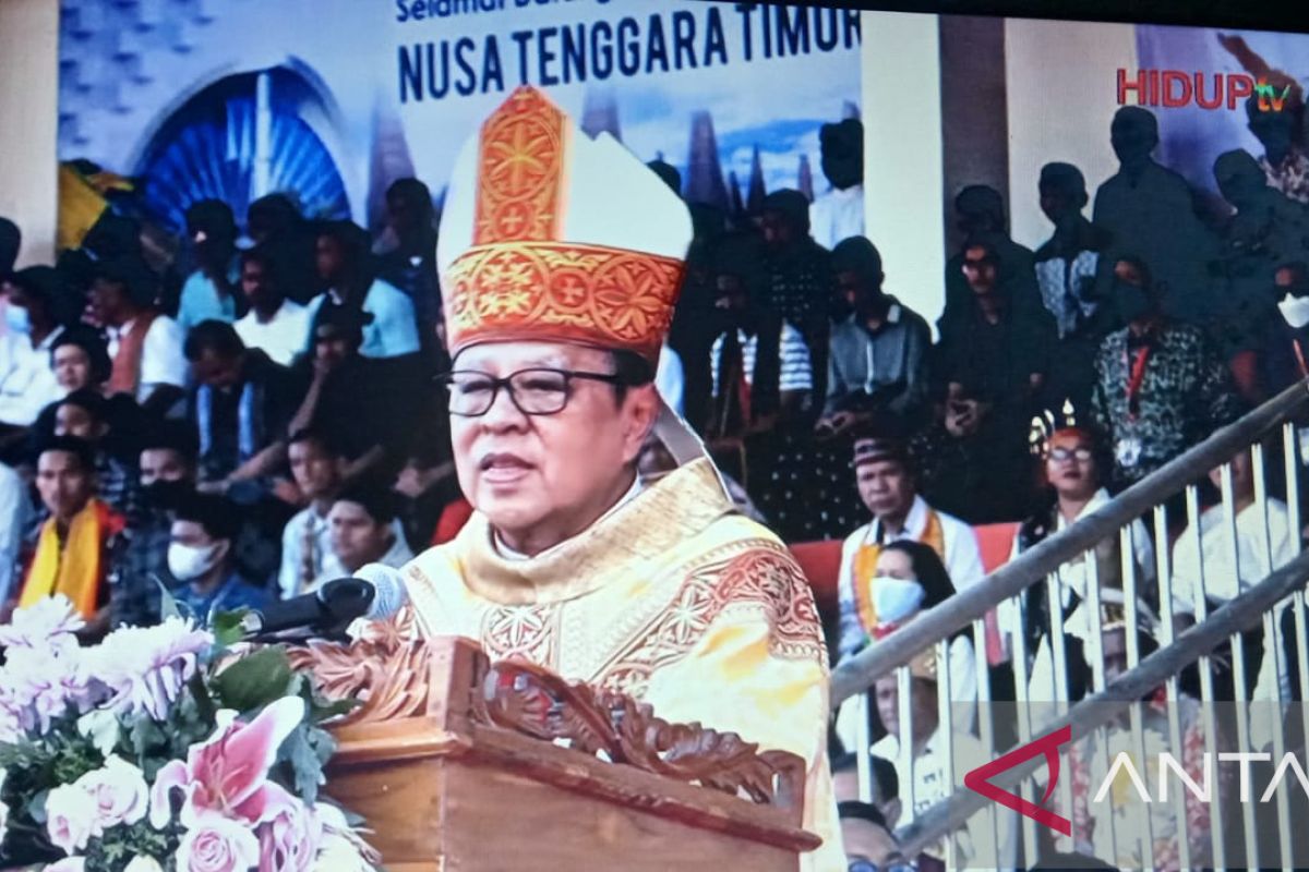 Ketua Konferensi Wali Gereja Indonesia doakan korban kapal terbakar di NTT