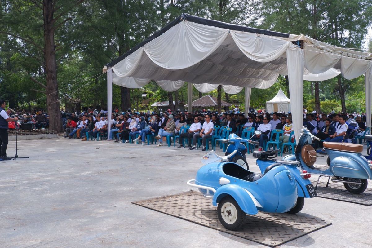 Ratusan scooterist andil bagian Aceh vespa festival 2022