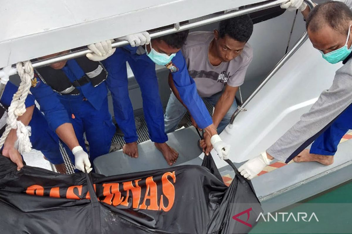 Evakuasi mayat tanpa identitas di perairan Batam