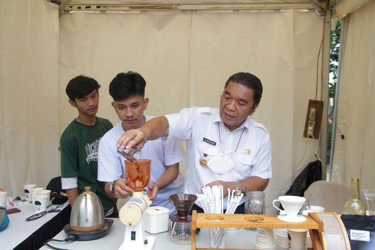 Penjabat Gubernur Banten minta investor jangan ragu bisnis kopi di Banten
