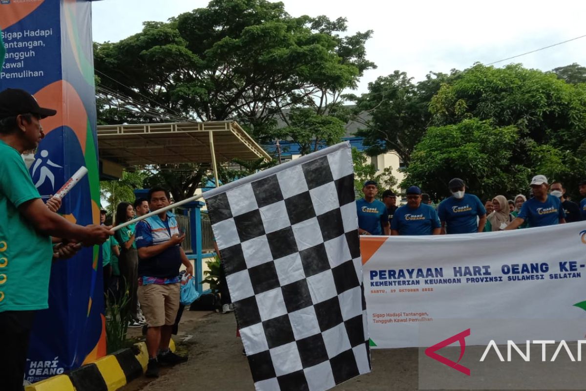 Pelaku UMKM meriahkan jalan santai Peringati HORI ke-76 di Makassar