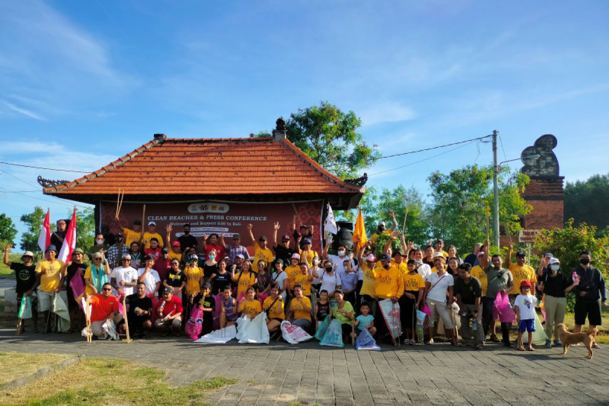 Menyambut KTT G20, kolaborasi PIC gelar "Gerakan Bersih Pantai Bali"