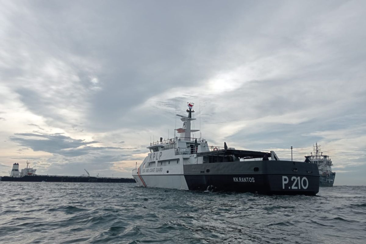 KPLP kerahkan dua kapal patroli evakuasi tanker Djibouti kandas di selat Singapura