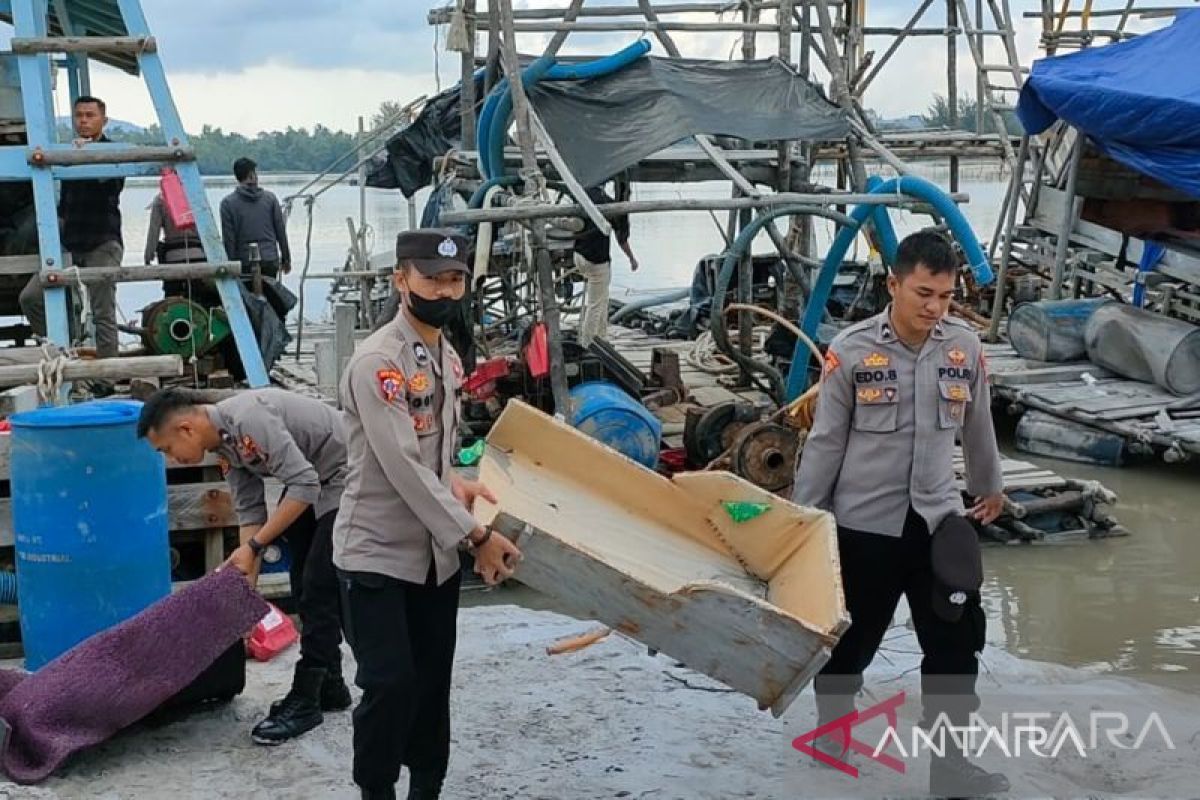 Memutus peredaran narkoba di kalangan penambang timah