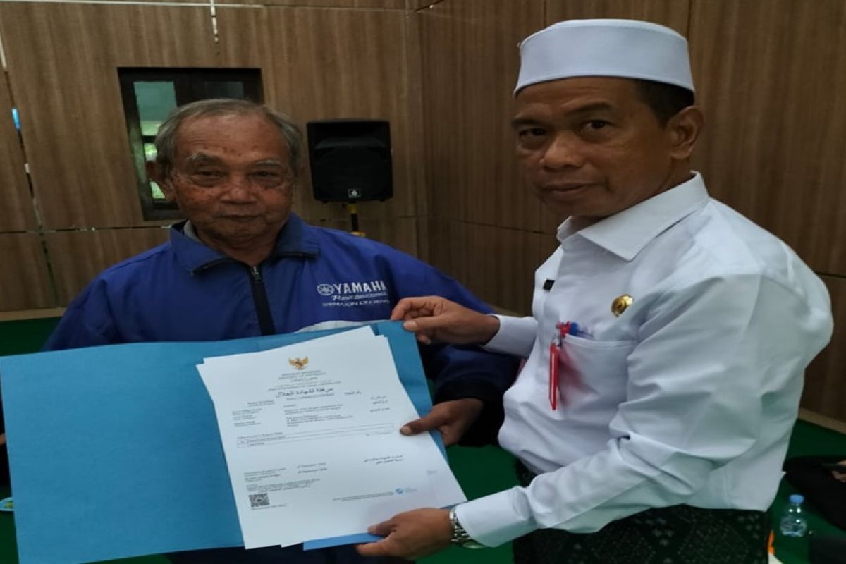 DKUMP2 Tanah Bumbu serahkan sertifikat halal kepada UMKM