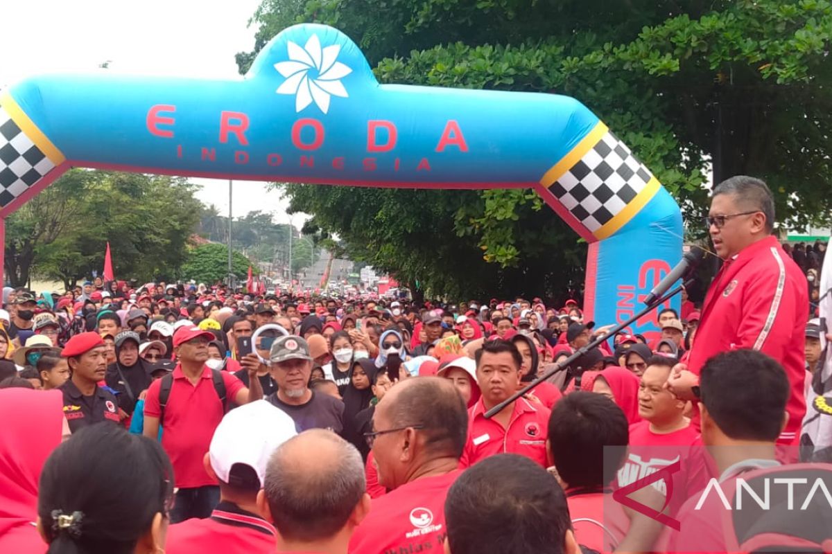 Sekjen DPP PDI Perjuangan lepas puluhan ribu peserta jalan sehat