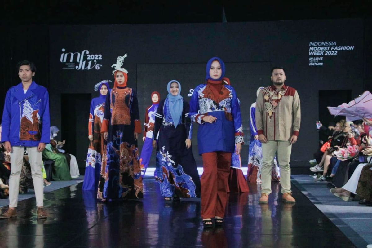 Batik khas Probolinggo tampil memukau di IMFW 2022