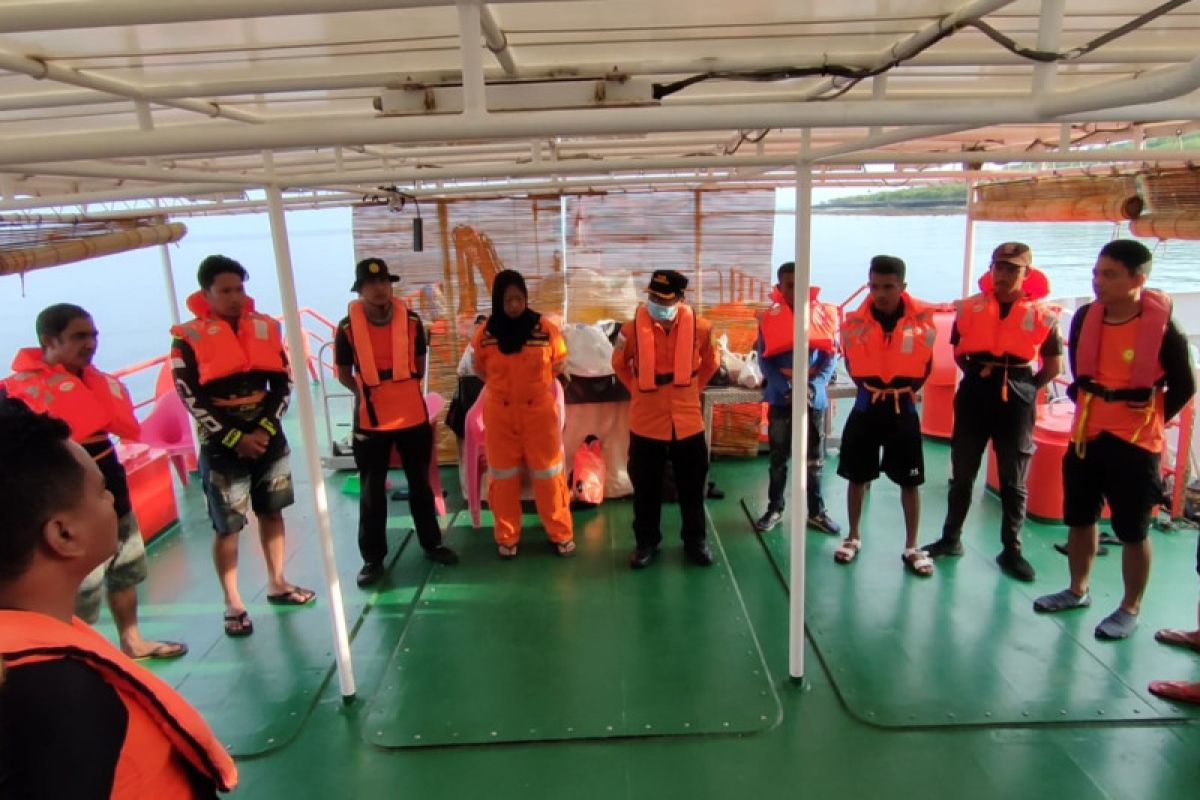 Basarnas  libatkan tim penyelam cari korban kapal terbakar di NTT