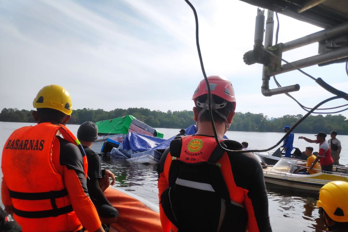 Kapal angkutan barang tenggelam di perairan Teluk Batang