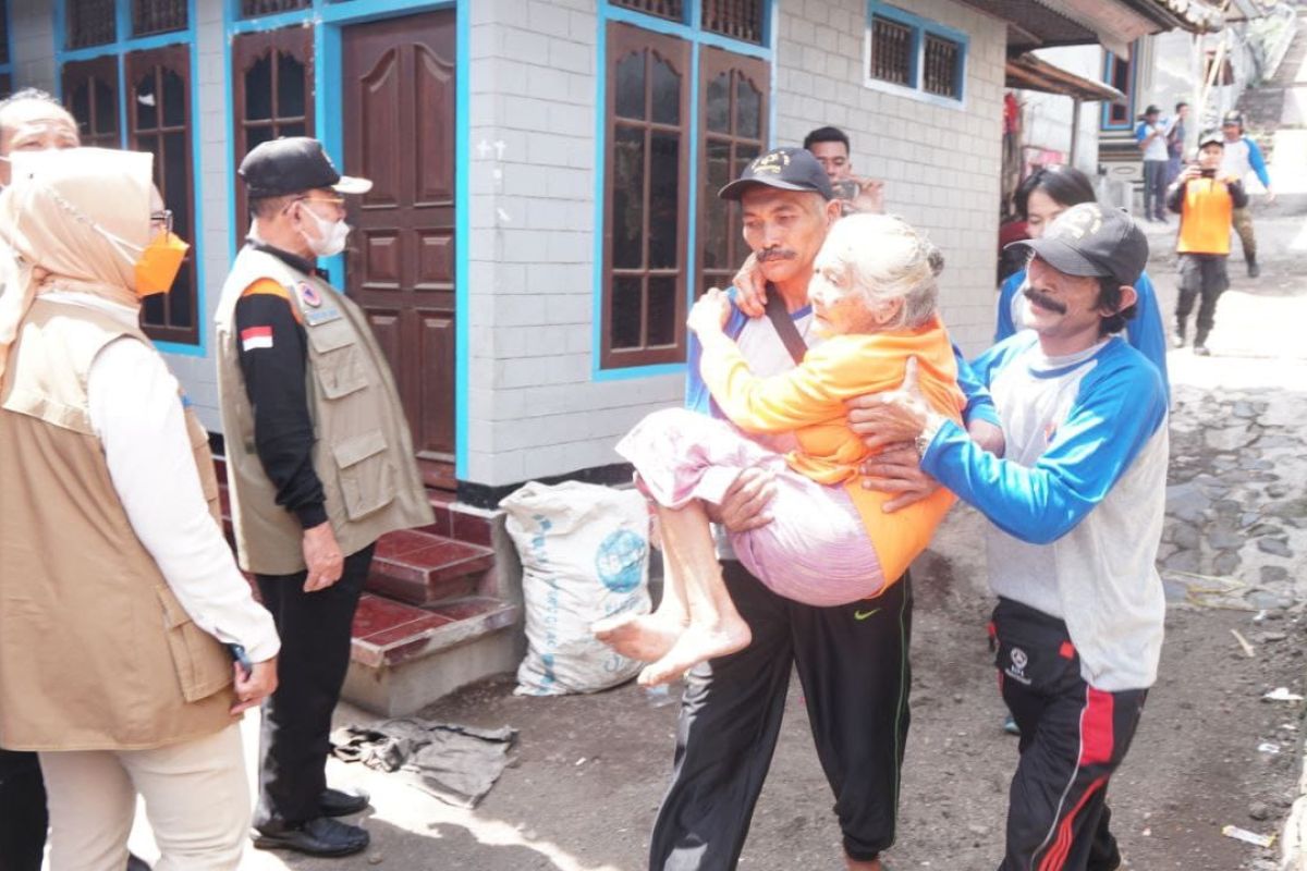 Karangasem tingkatkan kesiagaan warga hadapi erupsi Gunung Agung