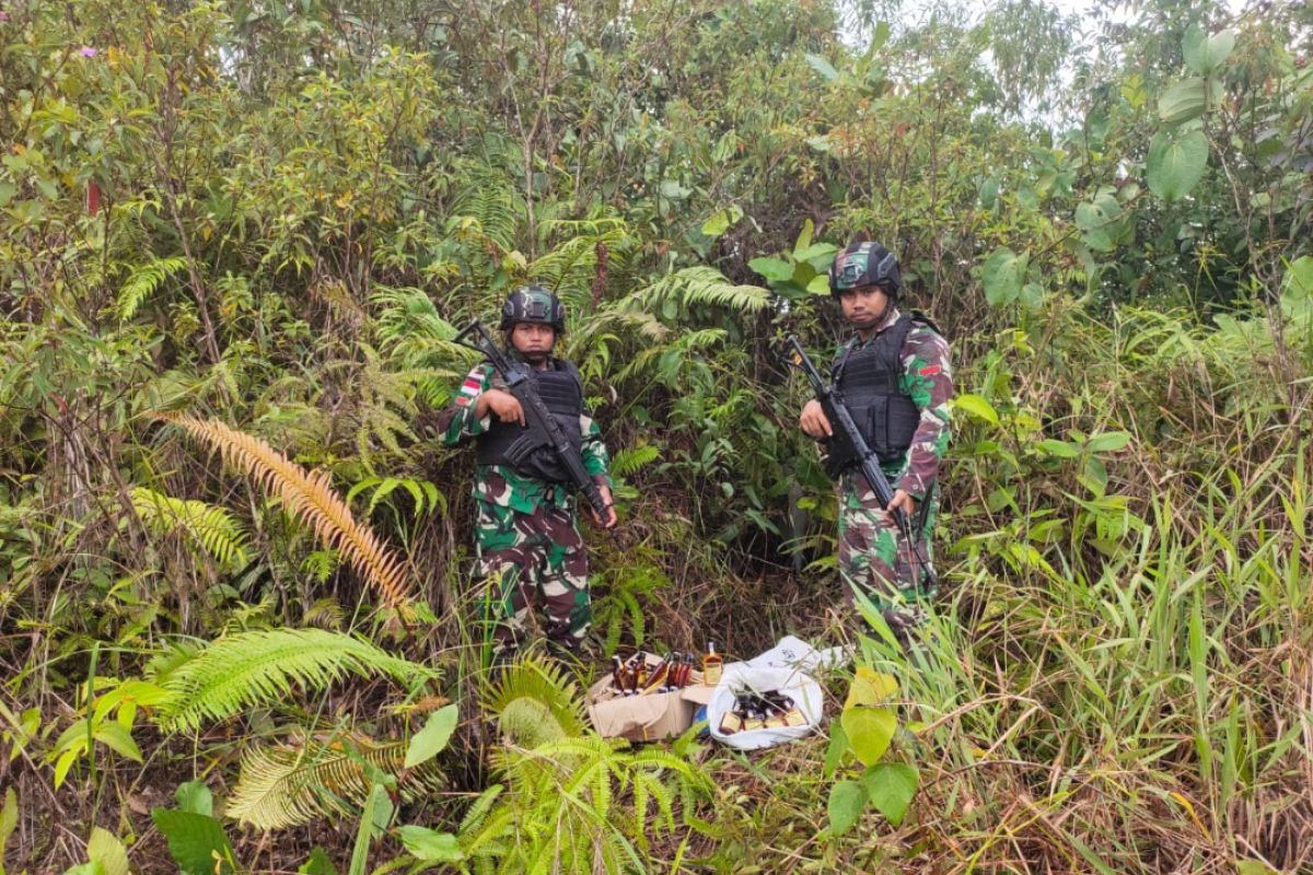 Pamtas gagalkan penyelundupan miras di jalan tikus Badau batas RI-Malaysia