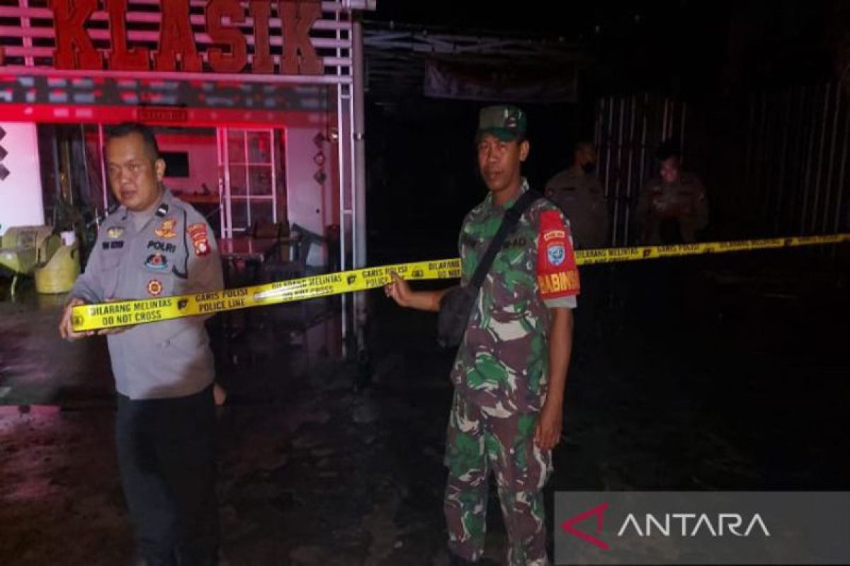 Polisi menyelidiki penyebab terbakarnya sebuah kafe di Palangka Raya