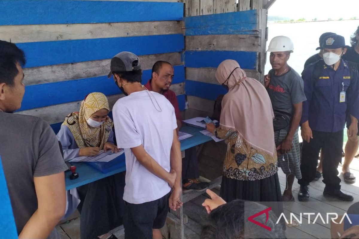 Tim Regsosek Belitung Timur cacah ABK di pelabuhan