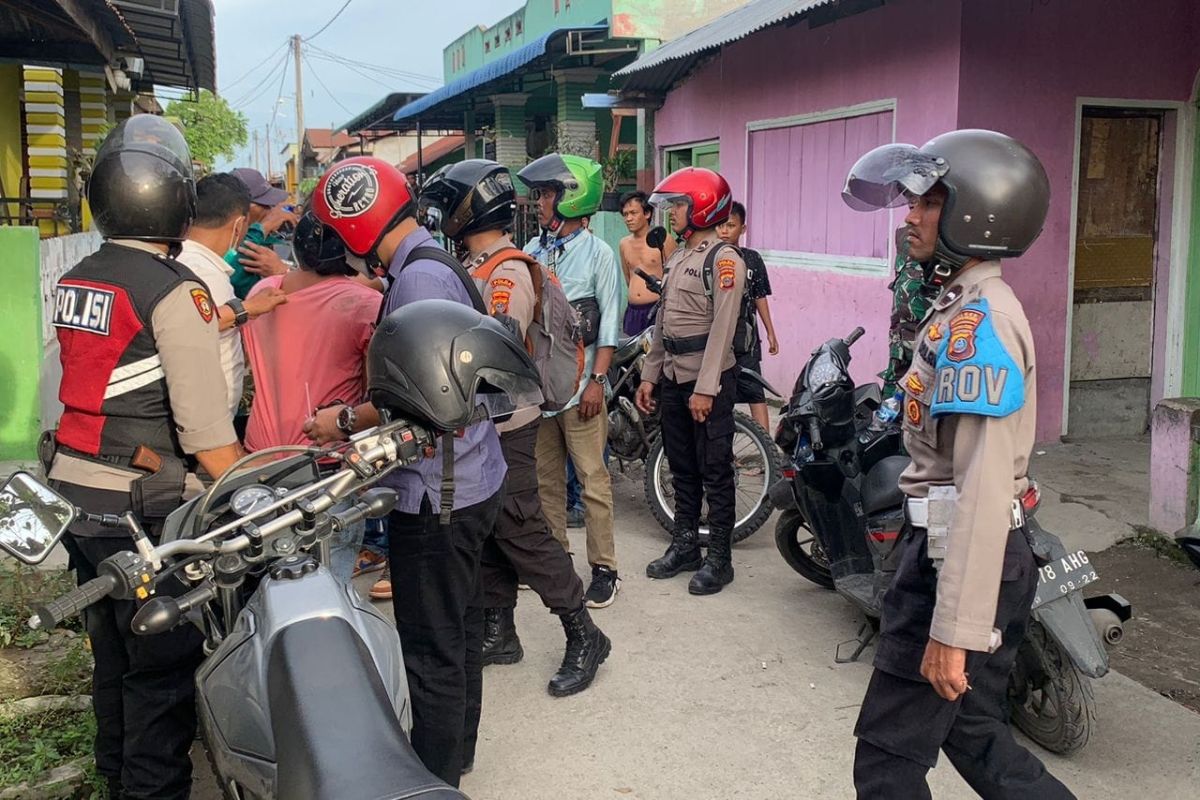 Polres Belawan gerebek  kampung narkoba di Jalan Rawe