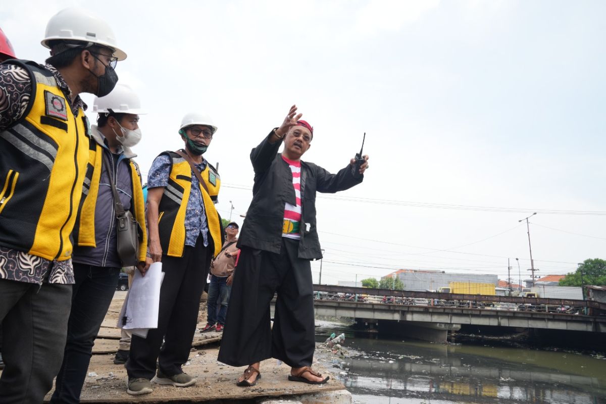 Cak Ji tekankan kualitas bangunan tanggul Asemrowo Surabaya