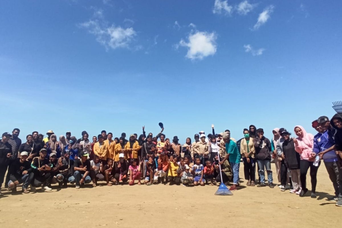 Anak muda Papua laksanakan aksi peduli lingkungan peringati Sumpah Pemuda