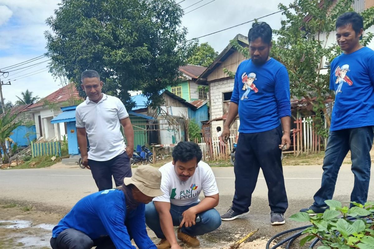 PLN UIP Sulawesi bantu pengadaan air bersih warga Kabupaten Muna Sultra