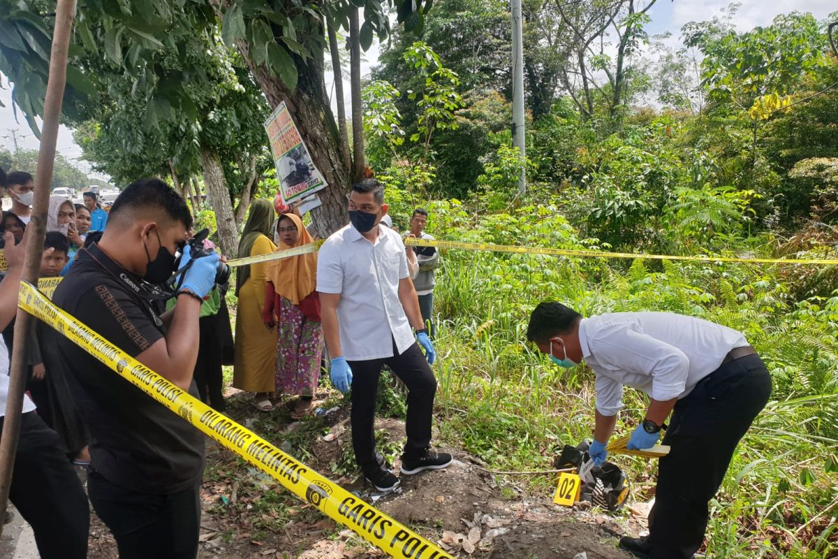 Penemuan mayat bayi di pinggir jalan hebohkan warga