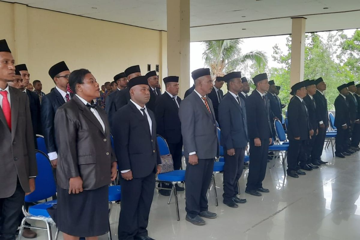 Bupati Mambor: Panwaslu kecamatan bekerja jujur awasi Pemilu 2024