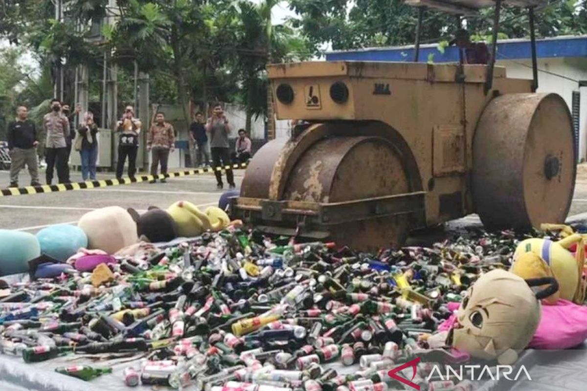 Dewan kritik pemusnahan kostum badut jalanan