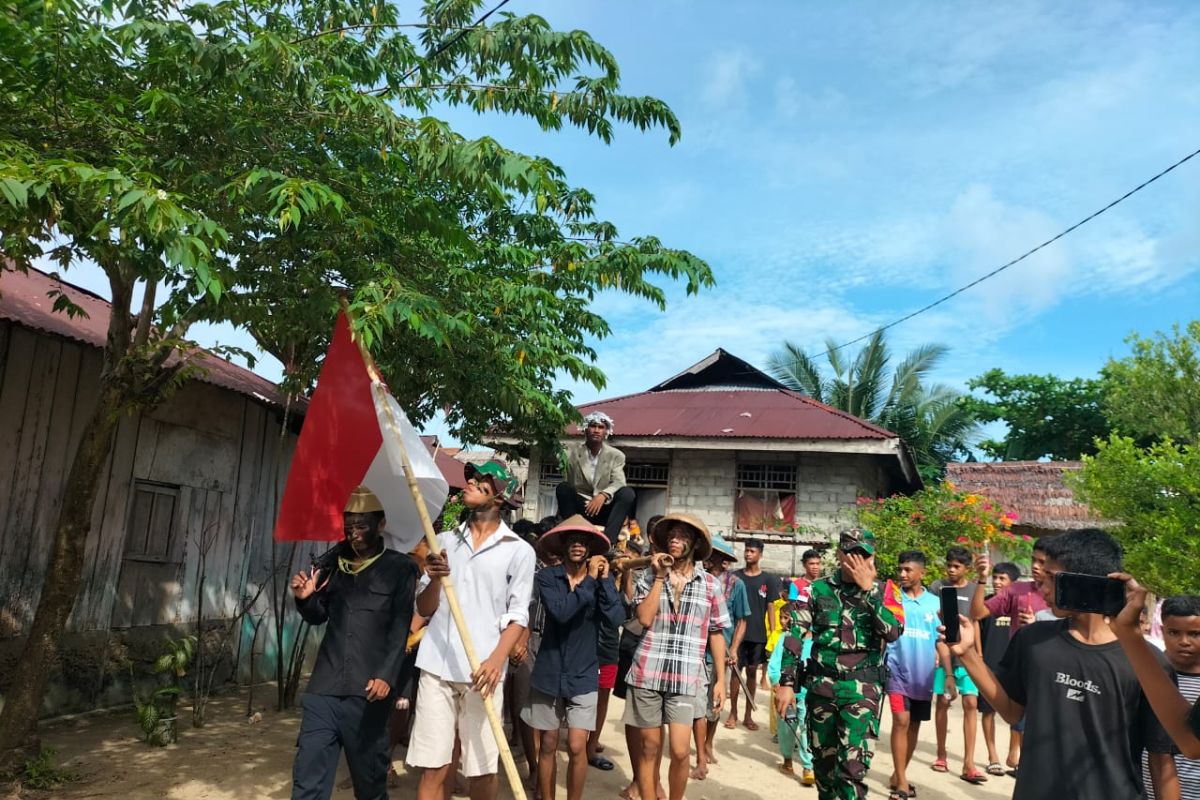 Satgas Yonarhanud 3/Yby-pemuda-siswa Halmahera Utara gelar karnaval budaya