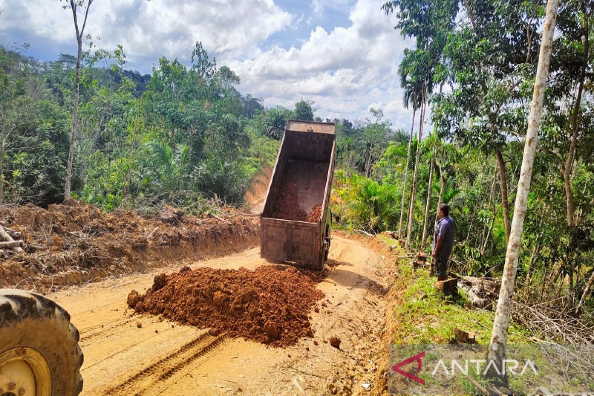 Pembangunan jalan TMMD di Aceh Tamiang tahap pengerasan