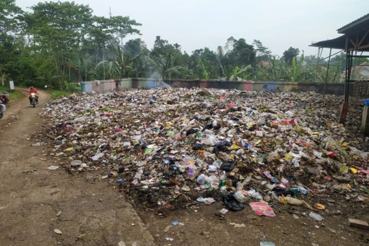 DLH Purwakarta minta desa yang kelola sampah segera mengurus izin