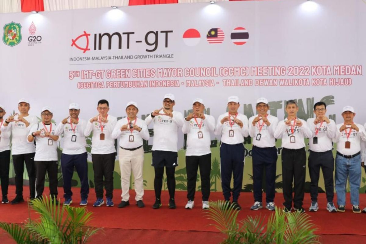 Wali Kota Medan  beserta wali kota peserta IMT GT lakukan penghijaun
