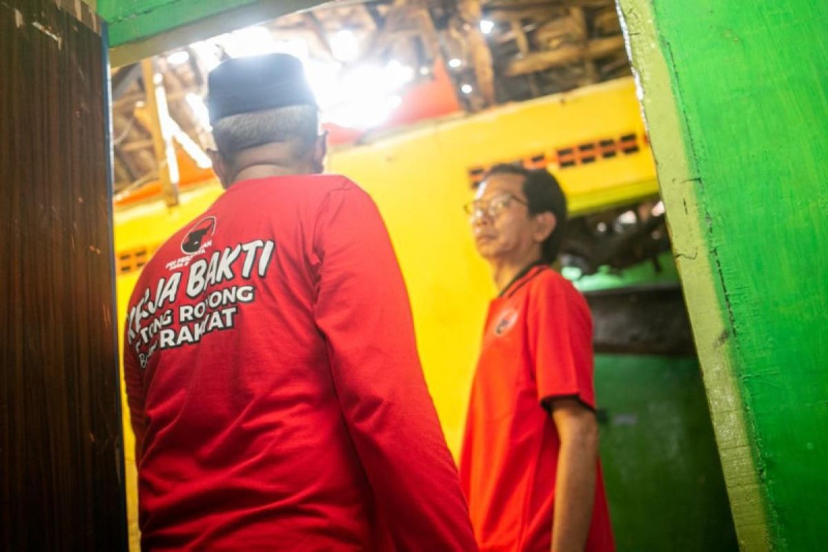 Ketua PDIP Surabaya tanamkan semangat gotong-royong ke anggotanya