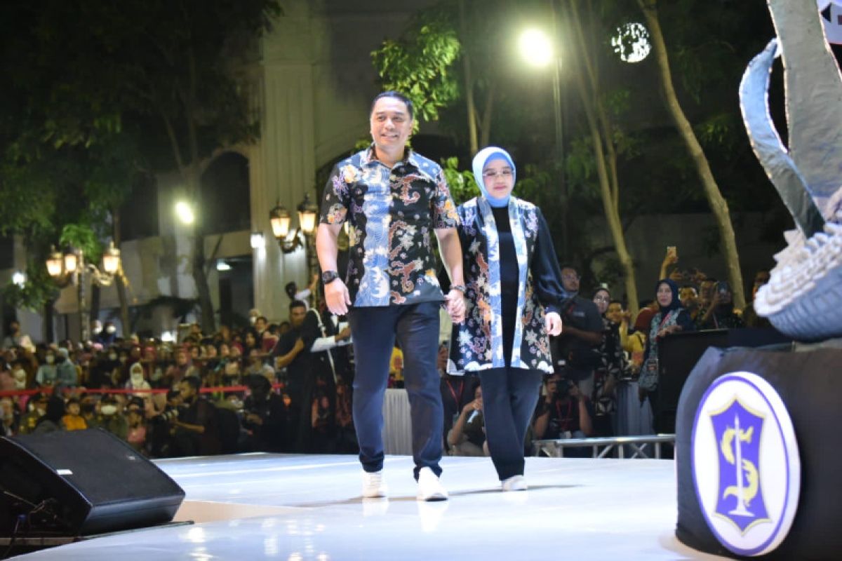 Lima kepala daerah di Gerbangkertasusila populerkan batik produk UMKM Surabaya