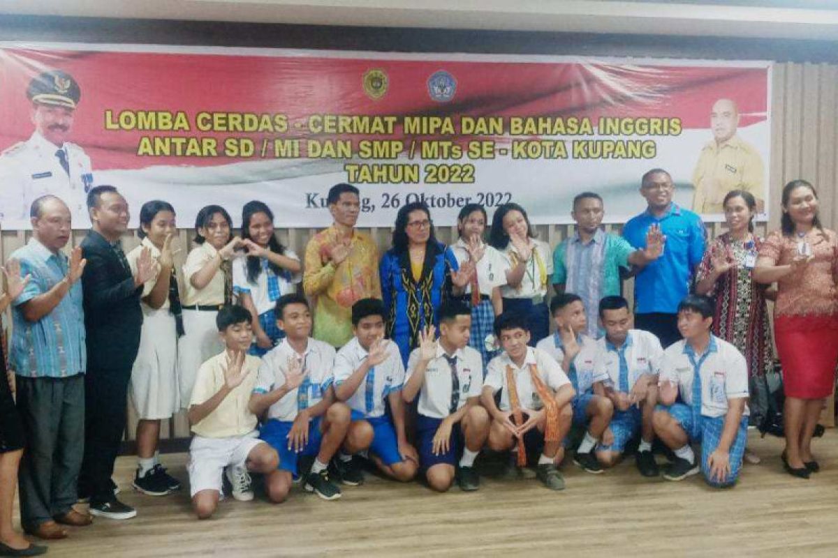 SMPK Santa Theresia juara lomba cerdas cermat SMP di Kota Kupang