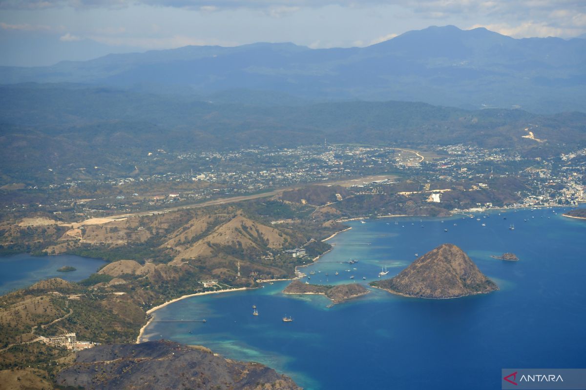 Sandiaga targetkan Labuan Bajo siap beroperasi  2024