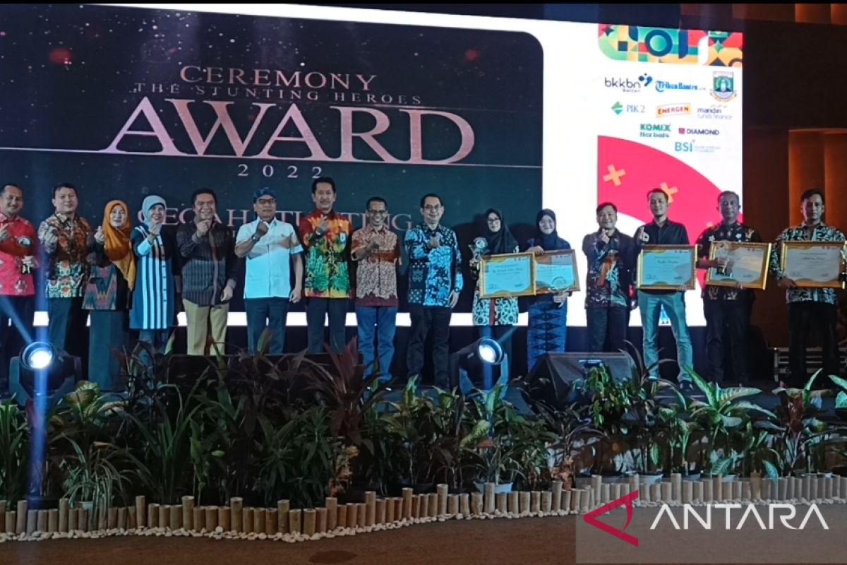 Dua pejuang Kabupaten Serang raih penghargaan Stunting Heroes Award 2022