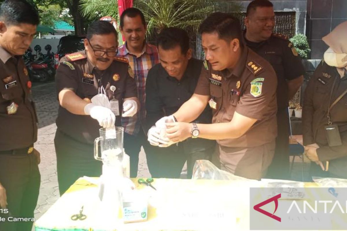 Kejari Banda Aceh musnahkan barang bukti dari 83 perkara hukum tetap