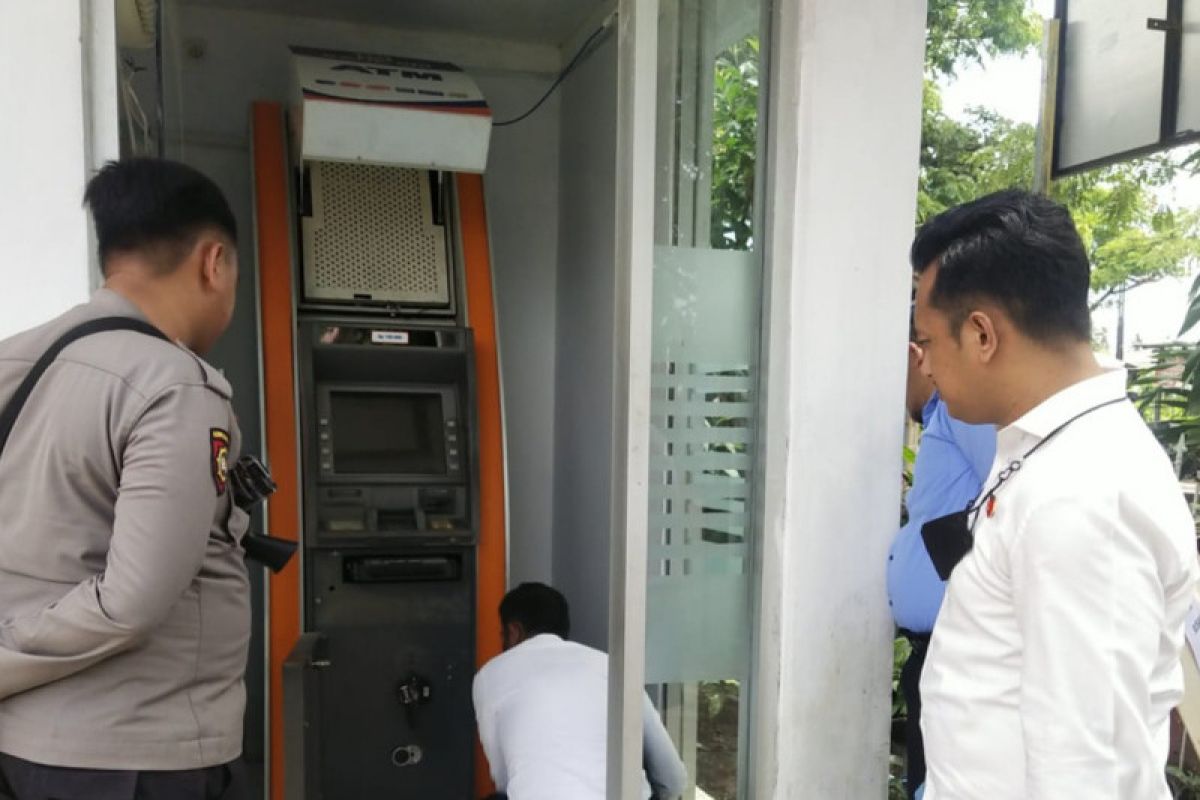Polres Majene Sulbar buru pelaku pembobolan dua mesin ATM