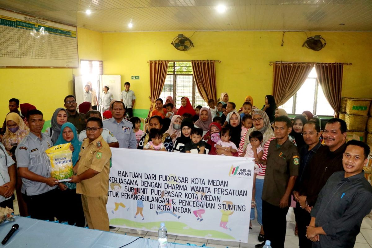 Perumda Pasar beri bantuan pangan guna penanganan stunting di Medan