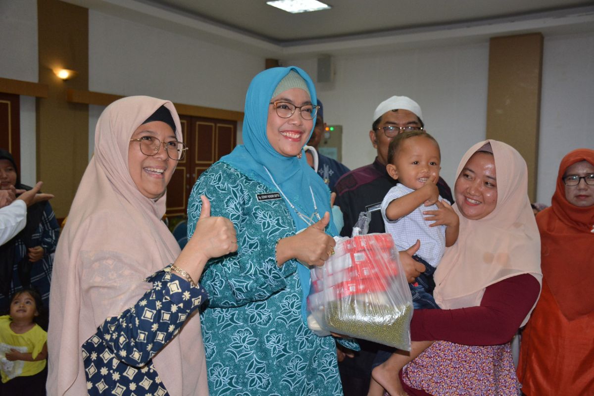 Tekan Stunting di Ring 1 Perusahaan, Semen Padang serahkan 41 paket bantuan makanan tambahan untuk Baduta