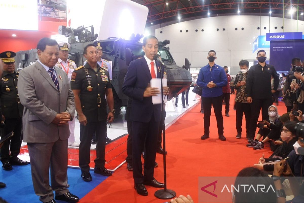 Jokowi akan namai sejumlah alutsista produk dalam negeri pekan depan