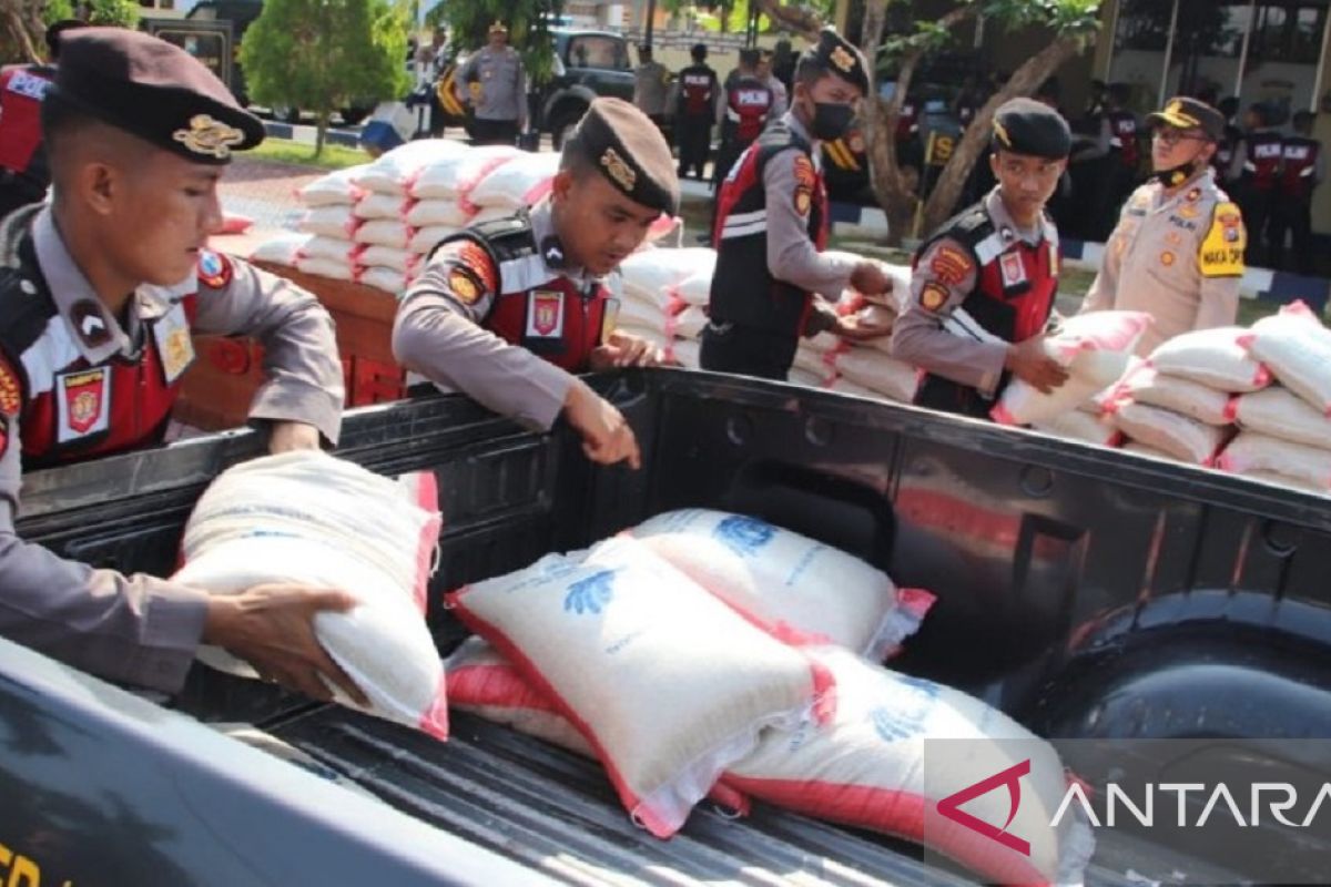 Polres Sumenep salurkan bantuan beras pada warga terdampak BBM