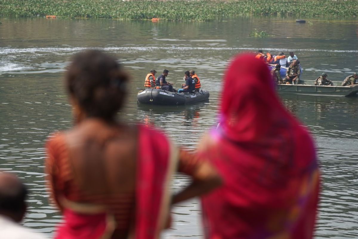 Tentara India terus lakukan pencarian korban runtuhnya jembatan kabel