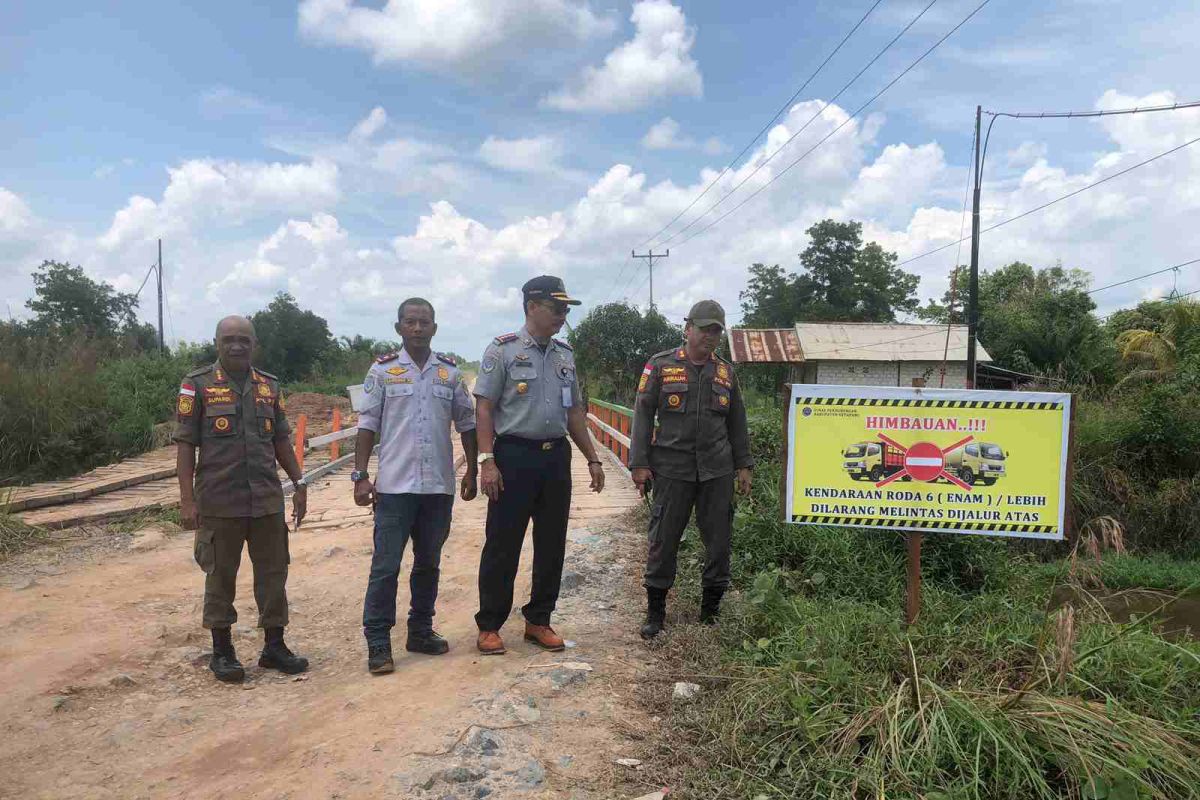 Dishub larang kendaraan tonase di atas 8 ton di Jalan Pelang