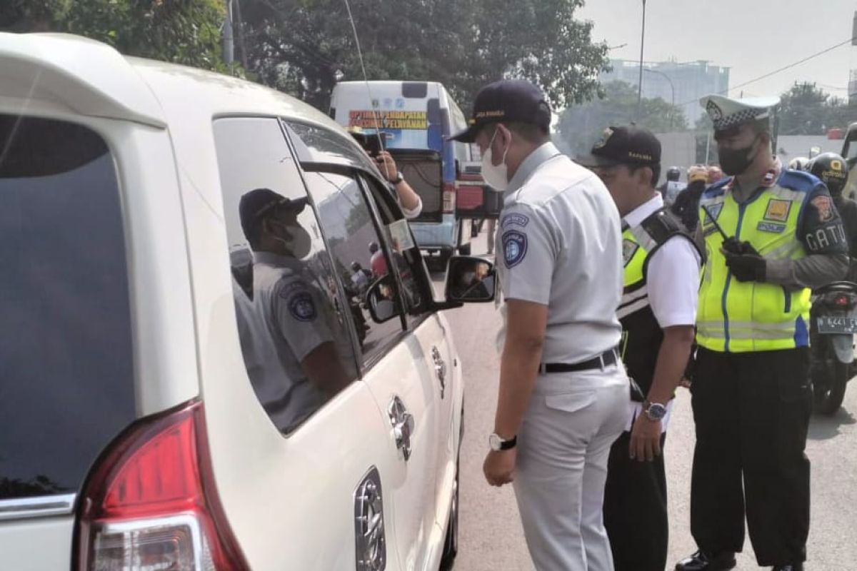 Tingkatkan kepatuhan pemilik kendaraan bermotor, Samsat Cikokol rutin gelar operasi gabungan