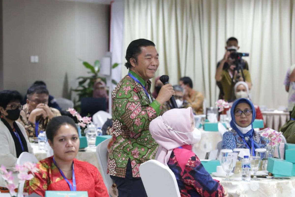 Pj Gubernur Banten diberikan  pembekalan antikorupsi oleh KPK