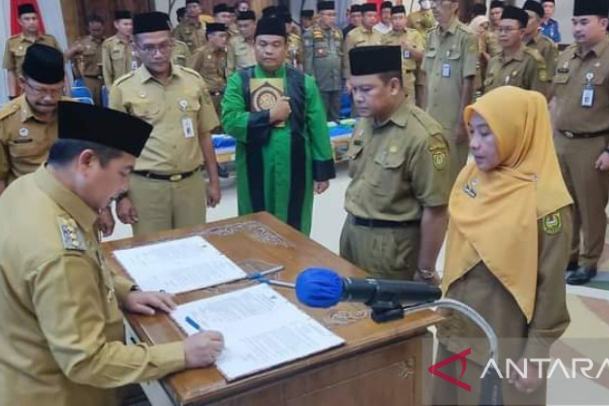 Wali Kota Banjarmasin: mutasi 56 pejabat untuk penyehatan organisasi