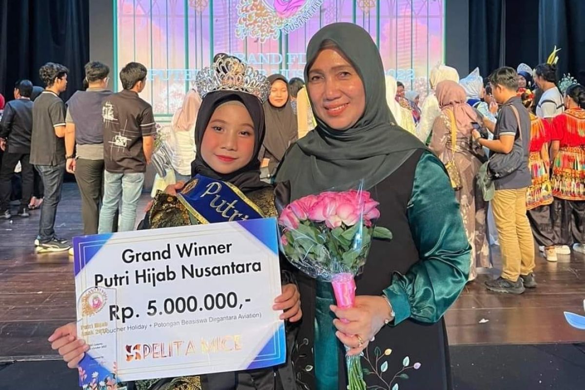 Lituhayu Stacia Hadi asal Pessel juara pertama pemilihan putri hijab nusantara