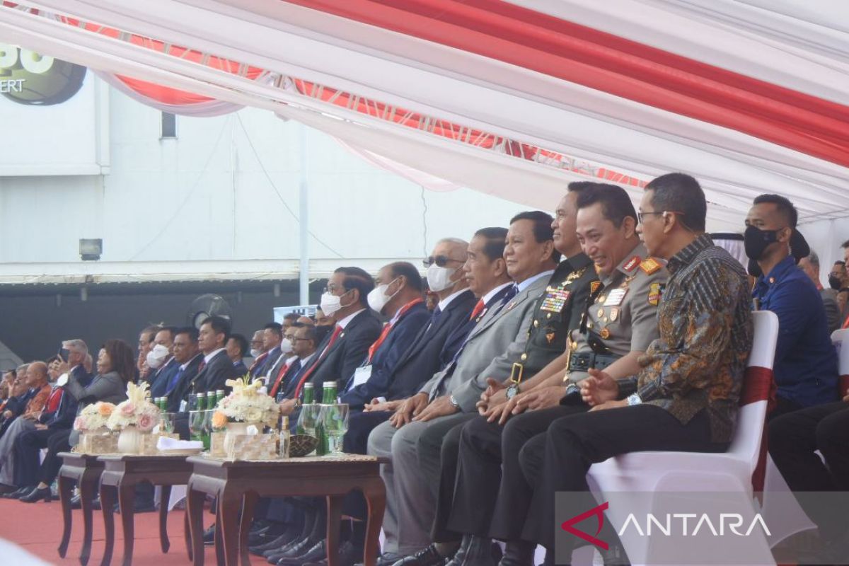 Joko Widodo saksikan demonstrasi prajurit TNI di Indo Defence 2022