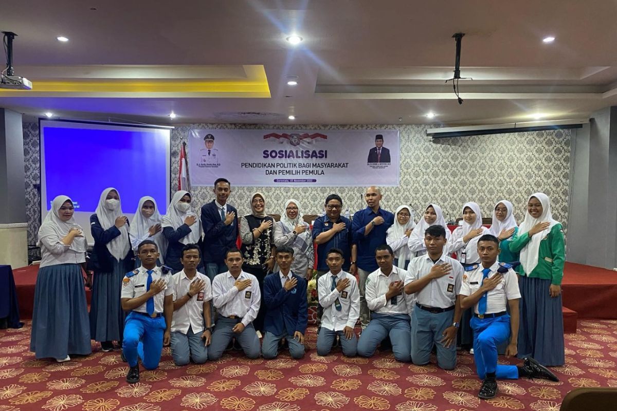 Kesbangpol Gorontalo beri pendidikan politik bagi pemilih pemula